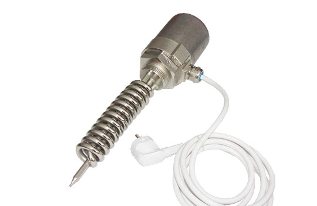 Nickel-plated screw plug immersion heater in spiral form with 1500 W to heat sterilization basins